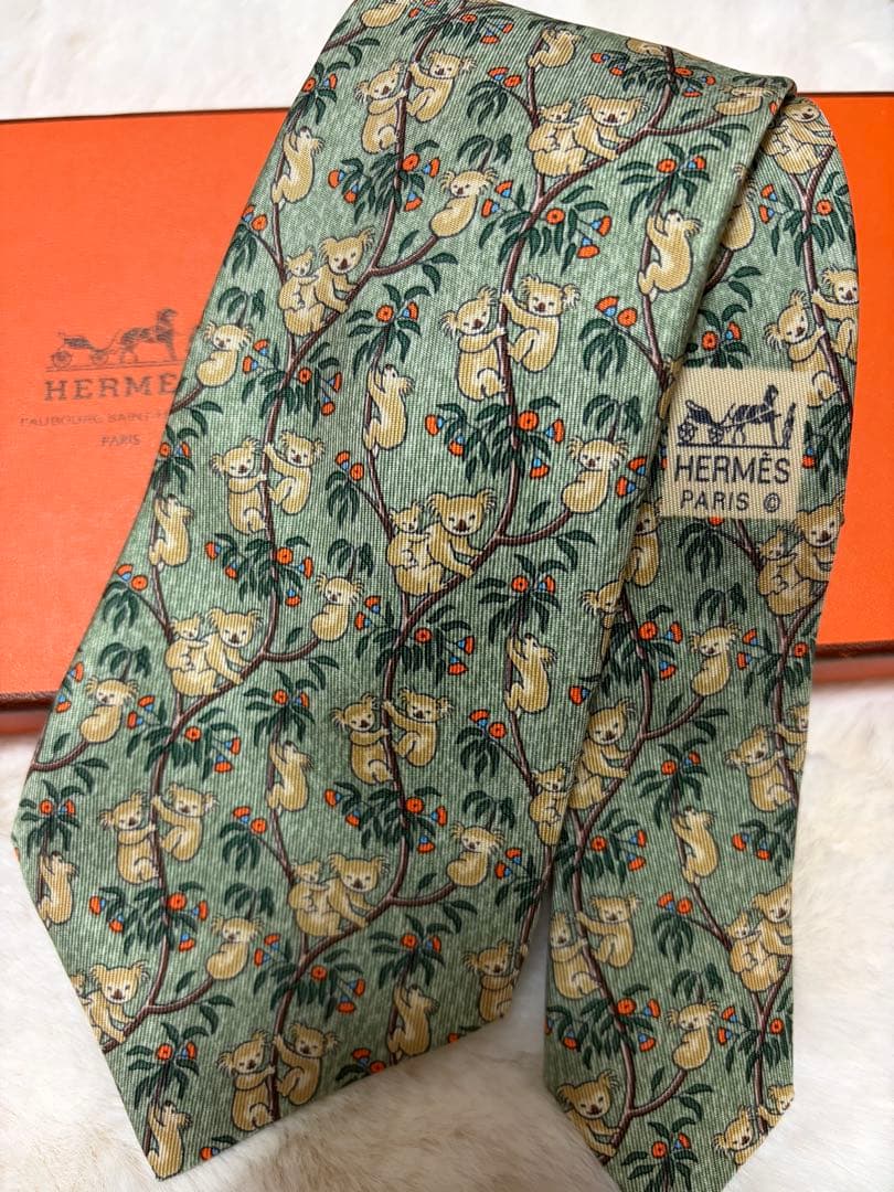 【美品】HERMES シルクネクタイ　コアラ柄 未使用品