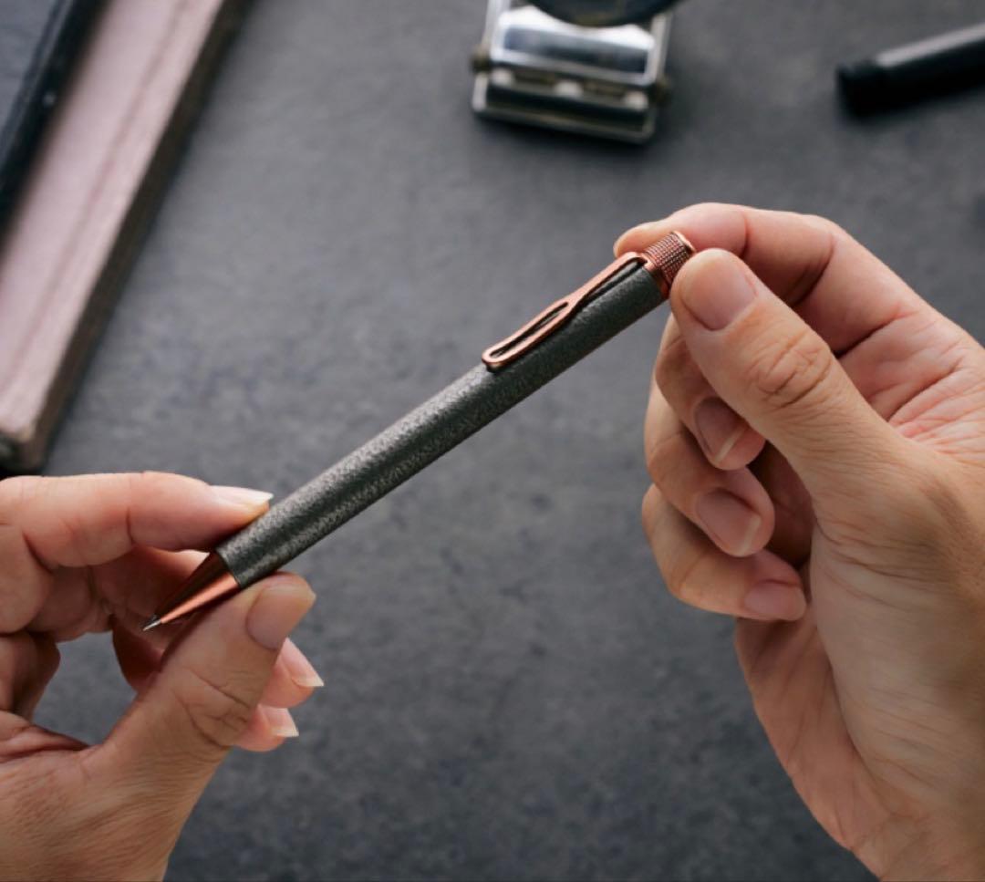 新品　サクラクラフトラボ　010 グレー　ボールペン 未使用