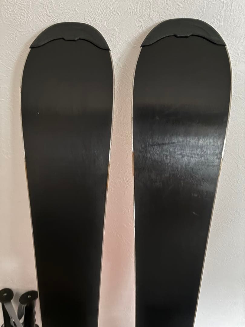 ATOMIC スキー板 赤/白 バインディング付き