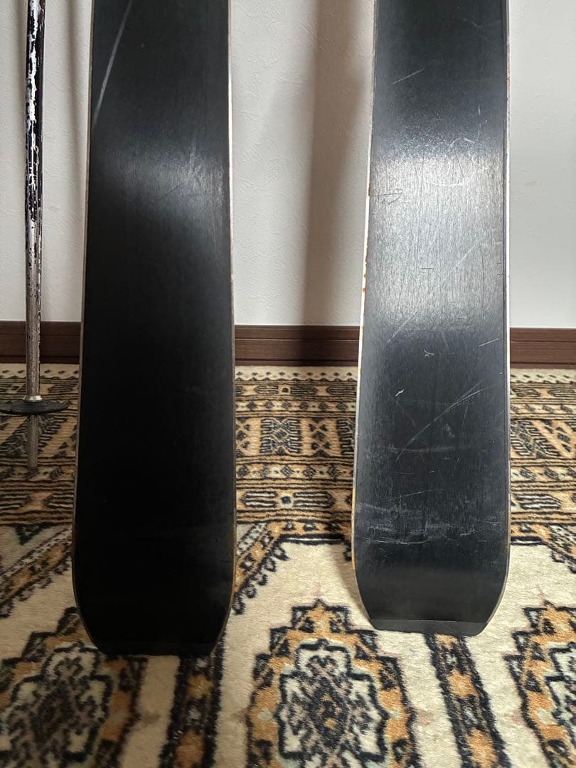 ATOMIC スキー板 赤/白 バインディング付き