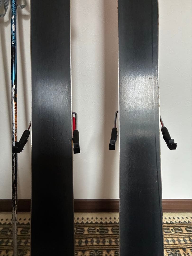 ATOMIC スキー板 赤/白 バインディング付き