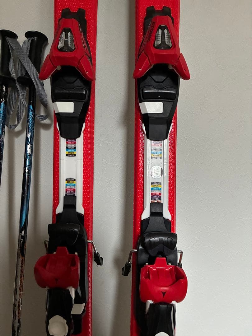 ATOMIC スキー板 赤/白 バインディング付き