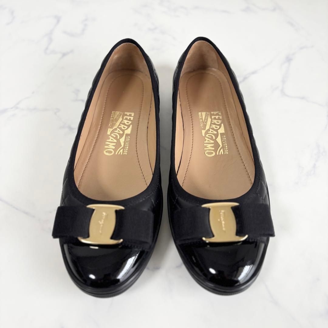 美品 フェラガモ 5.5 ルフィナ フラットシューズ ヴァラ キルティング 黒