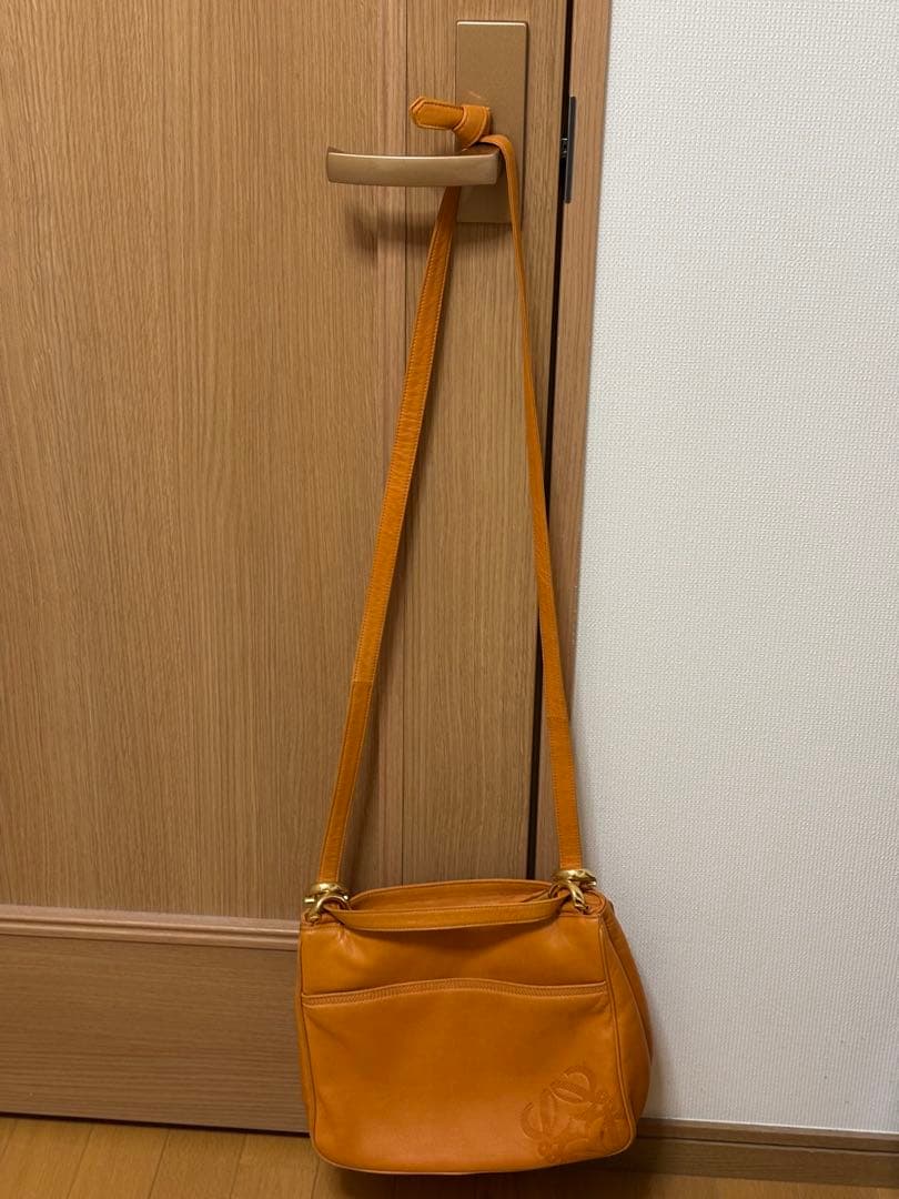 ロエベ、ナッパレザーショルダーバッグ