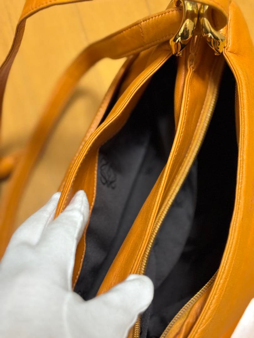 ロエベ、ナッパレザーショルダーバッグ