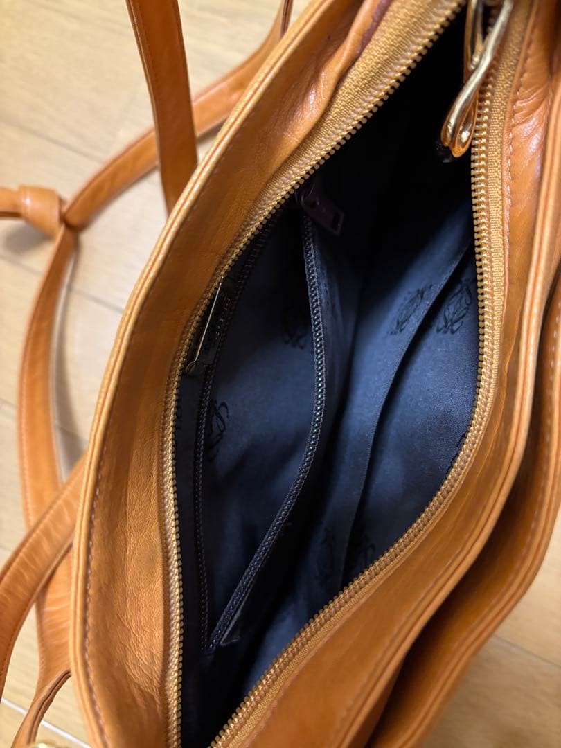 ロエベ、ナッパレザーショルダーバッグ