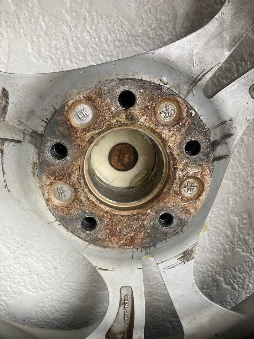 グーフィー17インチ　7j 114.3 5穴