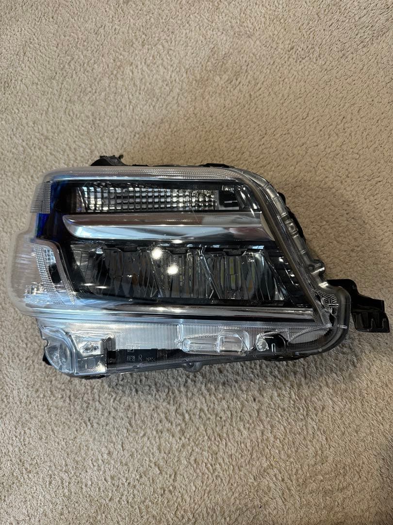 ダイハツ　ハイゼット　S321V 純正　右　ヘッドライト