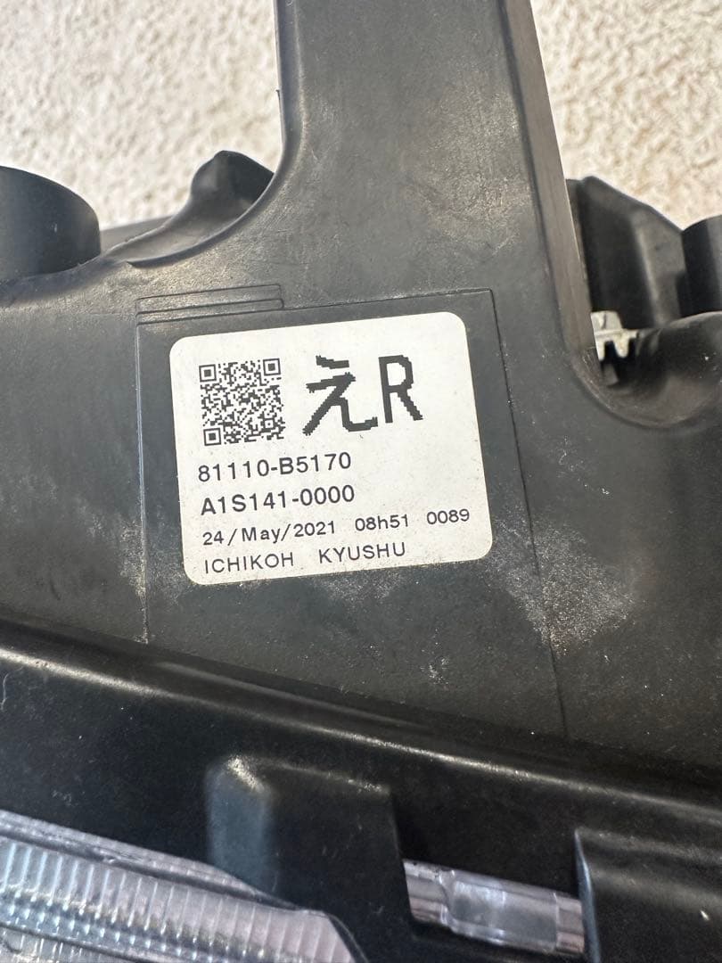 ダイハツ　ハイゼット　S321V 純正　右　ヘッドライト