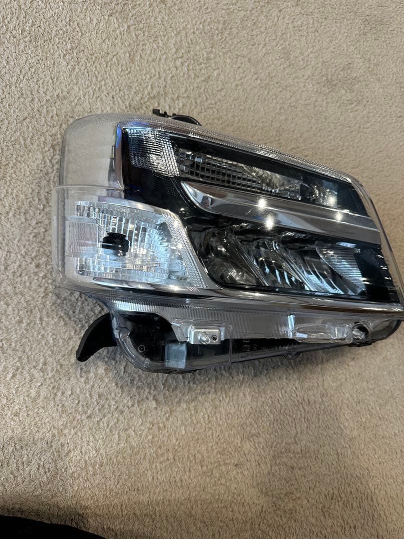 ダイハツ　ハイゼット　S321V 純正　右　ヘッドライト