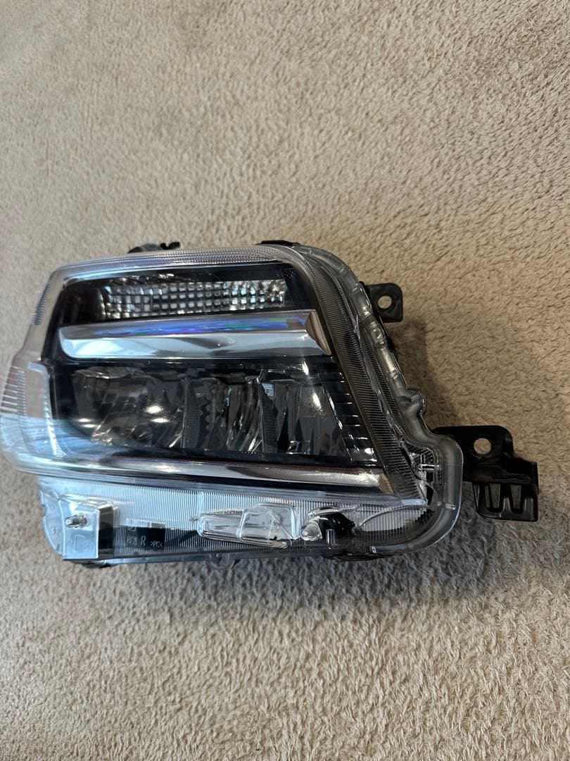 ダイハツ　ハイゼット　S321V 純正　右　ヘッドライト