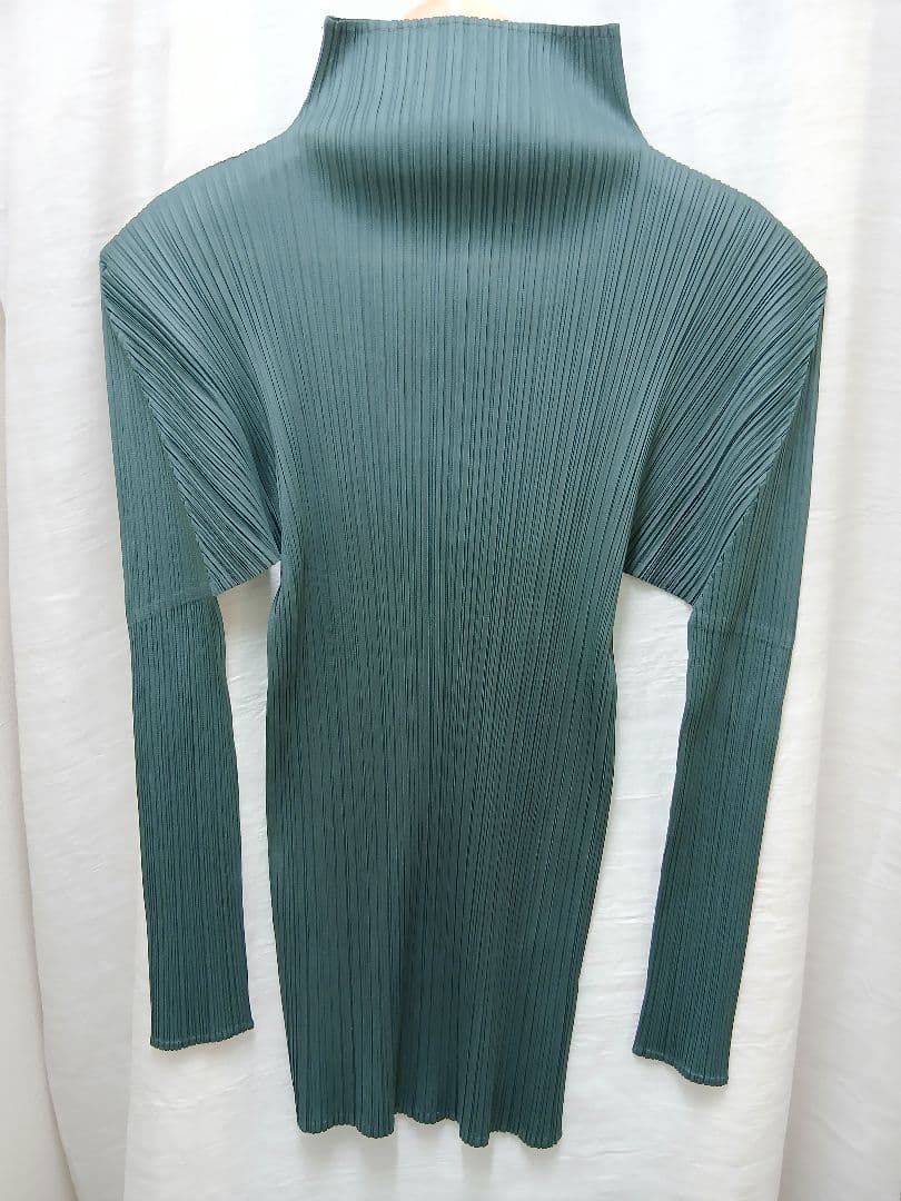PLEATS PLEASE　イッセイミヤケ　ハイネック　プリーツ　トップス