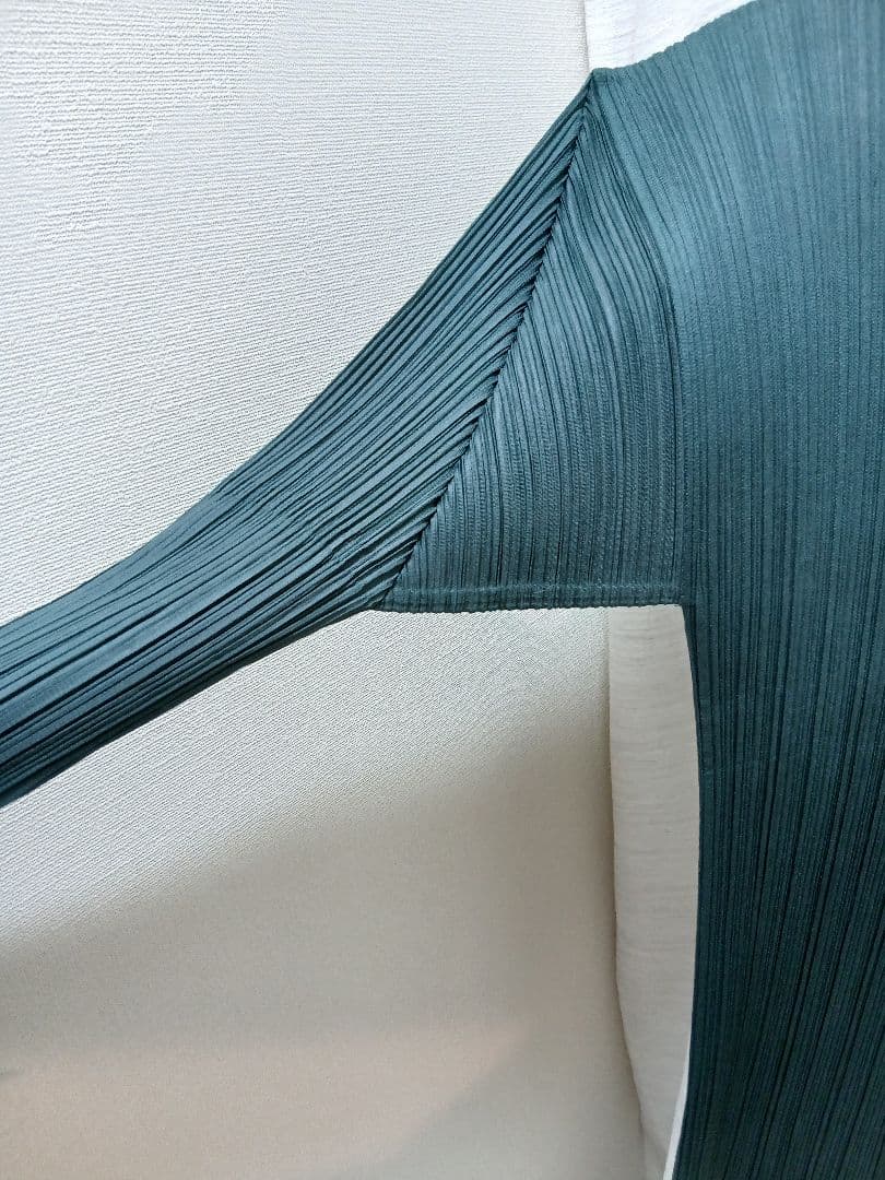 PLEATS PLEASE　イッセイミヤケ　ハイネック　プリーツ　トップス