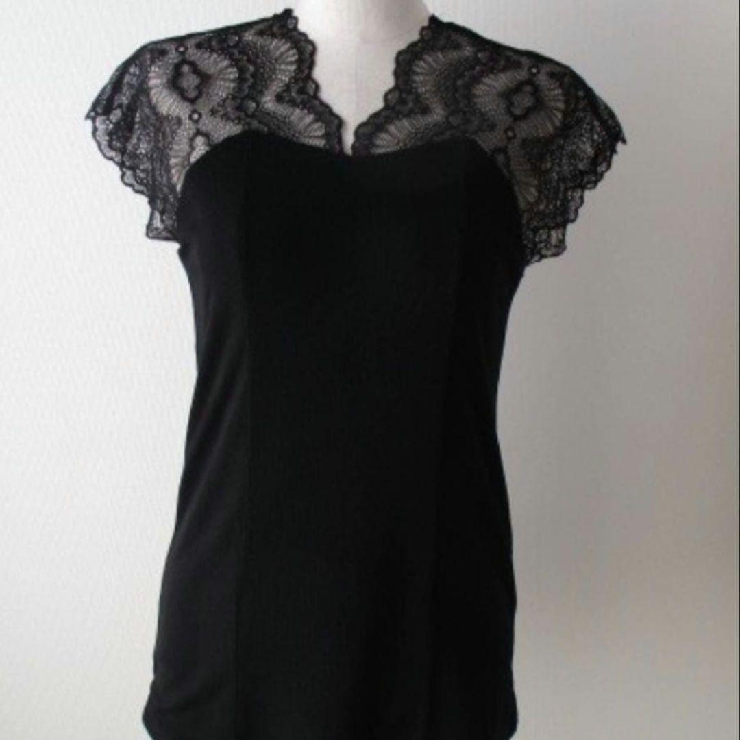 アヤン　ayane　新品未使用レース付き黒タンクトップ