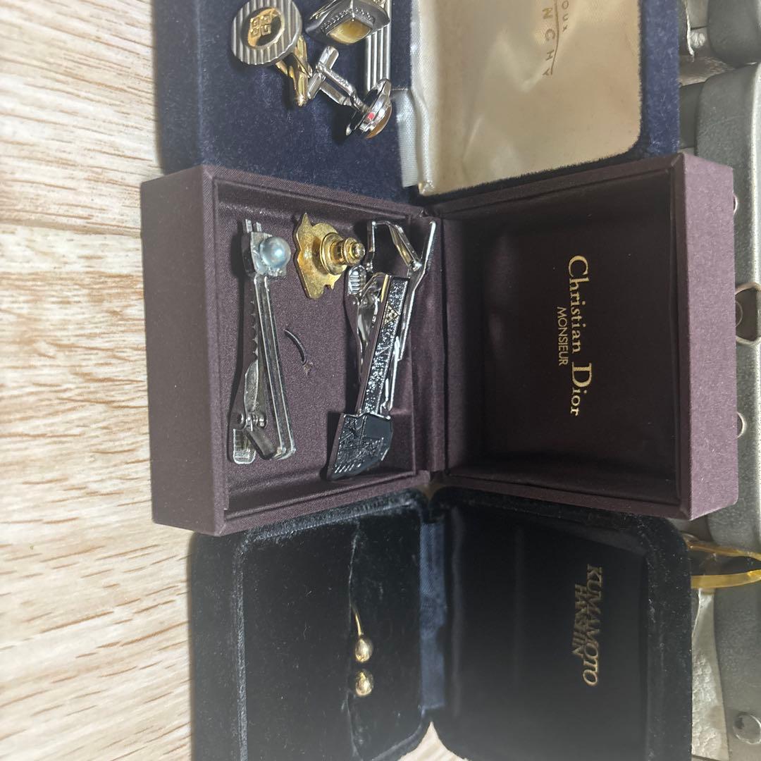 多様なアクセサリー、タイピン、カブスボタン他