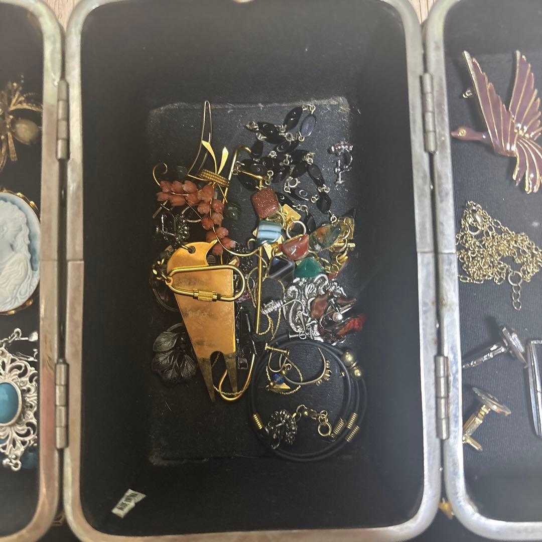 多様なアクセサリー、タイピン、カブスボタン他