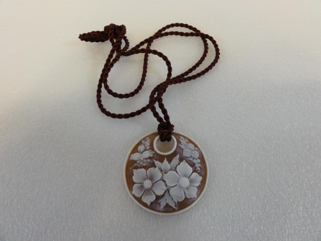 カメオペンダント