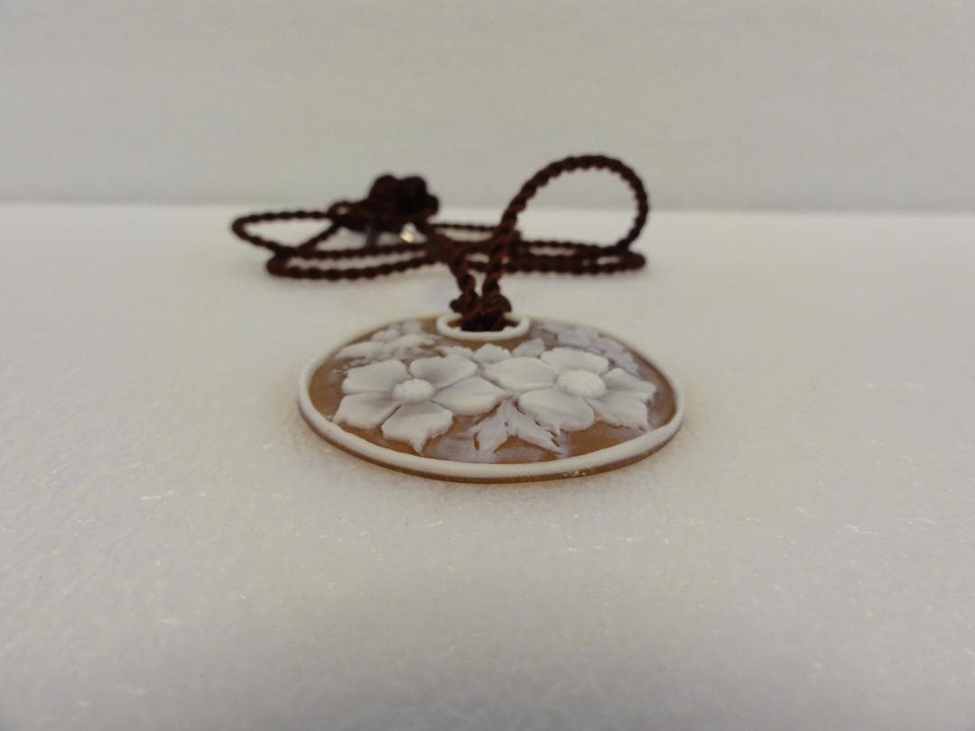 カメオペンダント