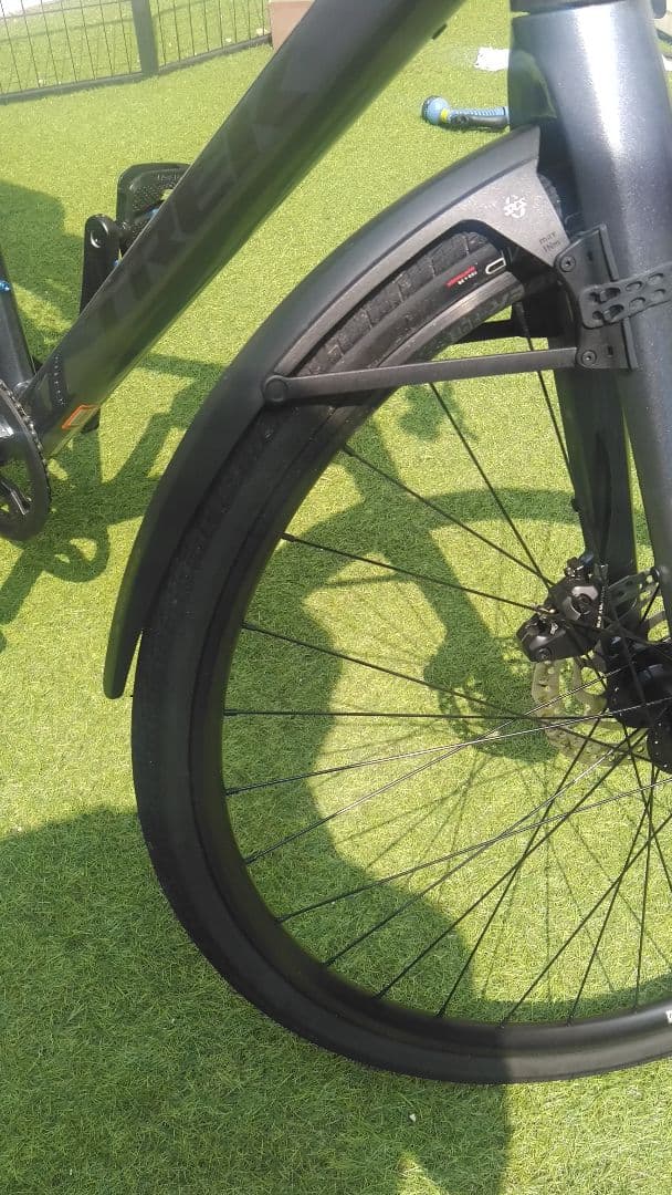 トレック TREK FX3 Gen4 Mサイズ 25年モデル 美品 大阪