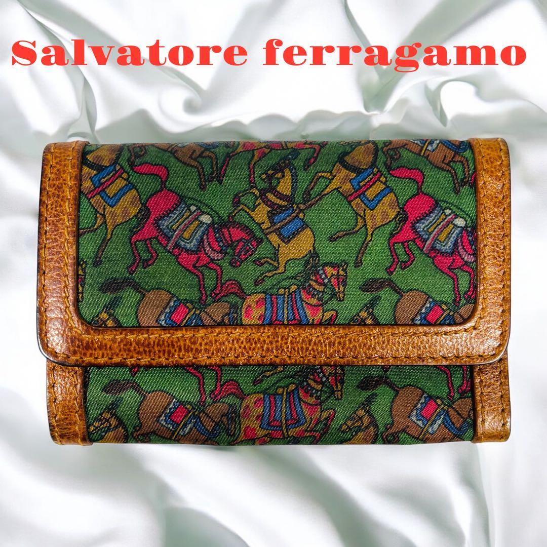 サルヴァトーレフェラガモ 2点セット①キーケース②ケース　です。