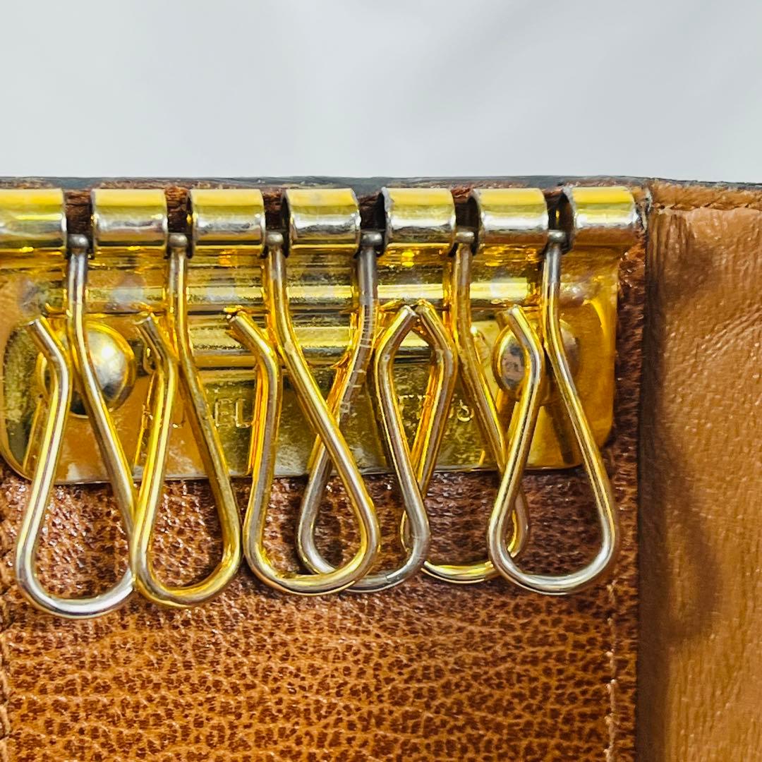 サルヴァトーレフェラガモ 2点セット①キーケース②ケース　です。