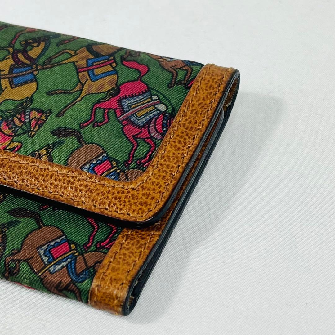 サルヴァトーレフェラガモ 2点セット①キーケース②ケース　です。