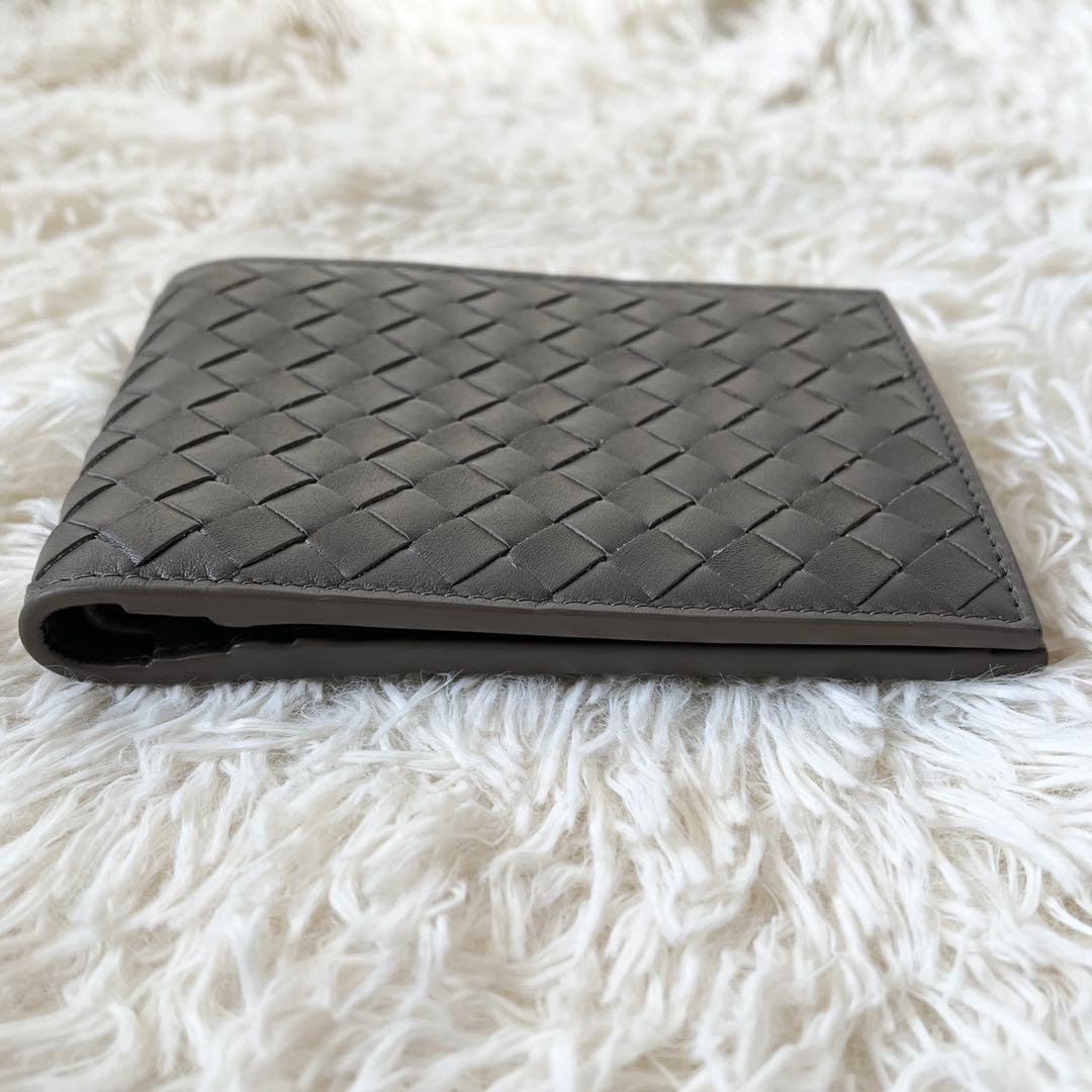 ⭐️未使用品⭐️　ボッテガヴェネタ　イントレチャート　二つ折り財布　ロゴ刻印
