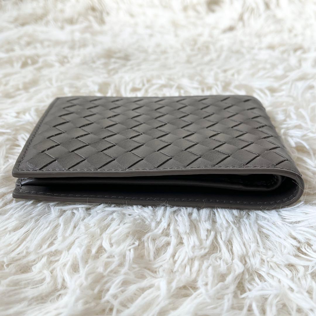 ⭐️未使用品⭐️　ボッテガヴェネタ　イントレチャート　二つ折り財布　ロゴ刻印
