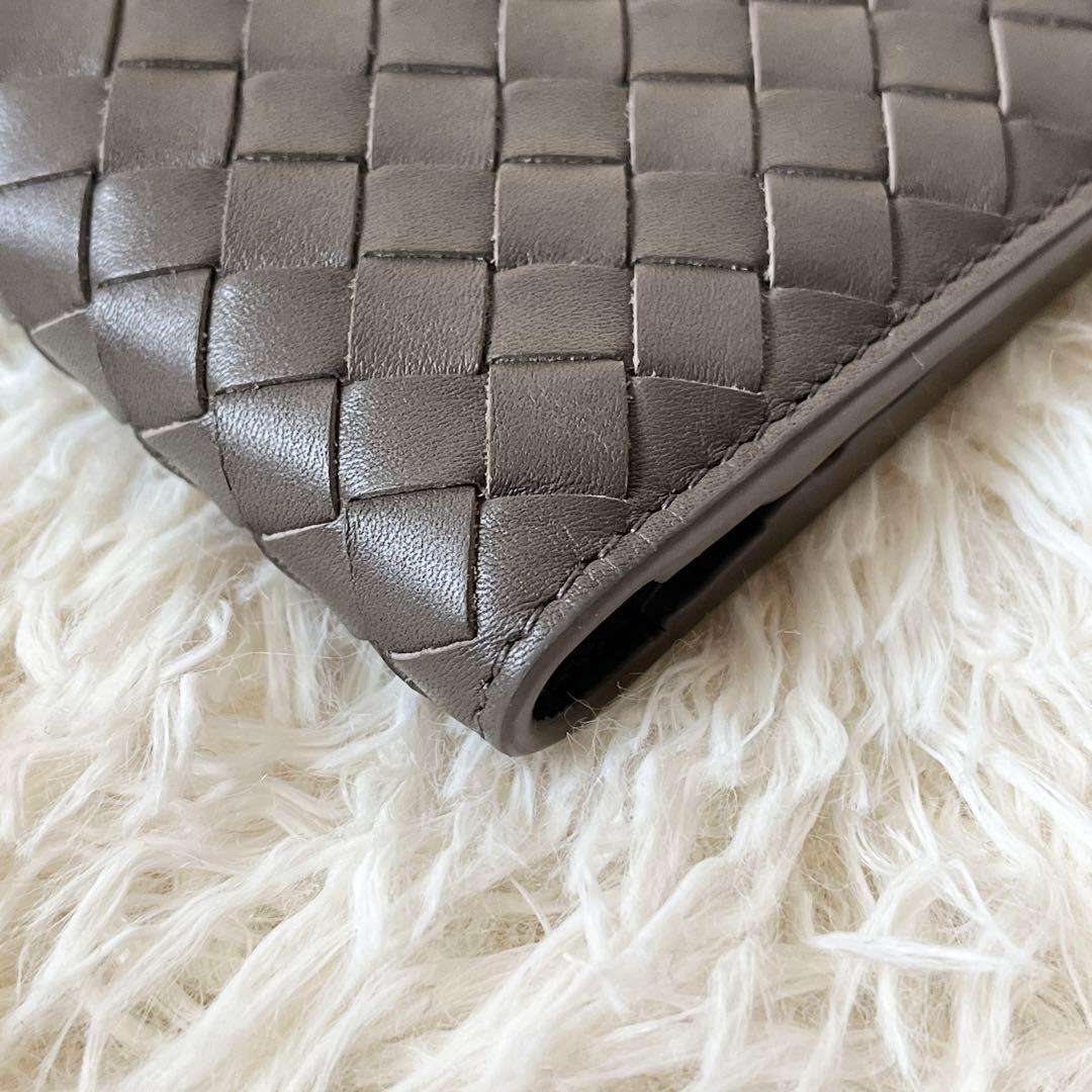 ⭐️未使用品⭐️　ボッテガヴェネタ　イントレチャート　二つ折り財布　ロゴ刻印