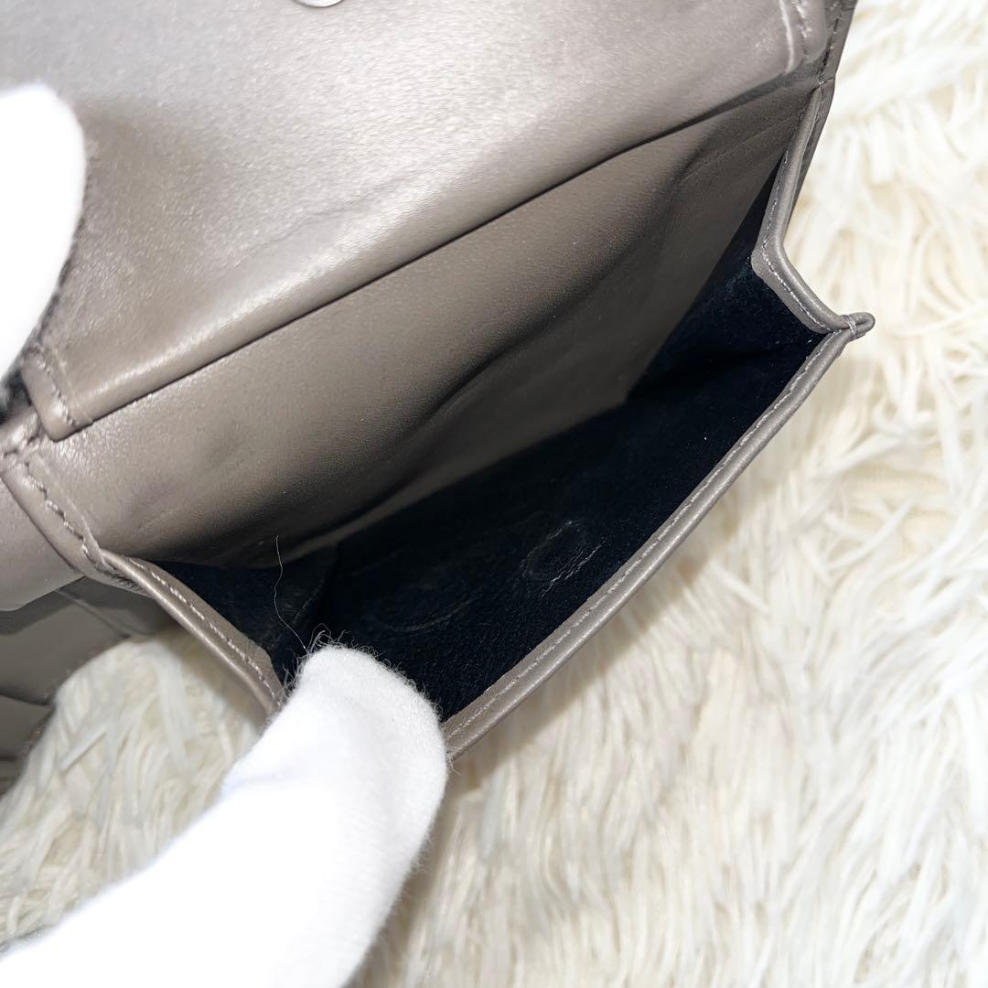 ⭐️未使用品⭐️　ボッテガヴェネタ　イントレチャート　二つ折り財布　ロゴ刻印