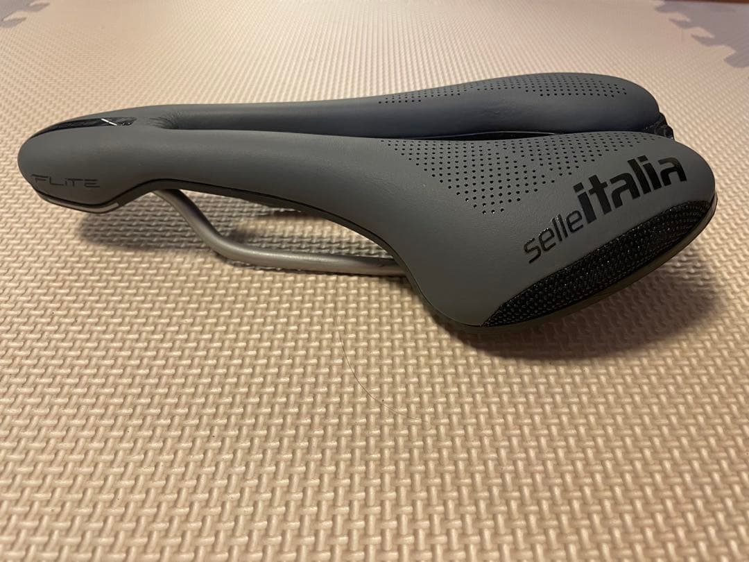 セライタリア FLITE BOOST Ti316 GRAVEL グレー