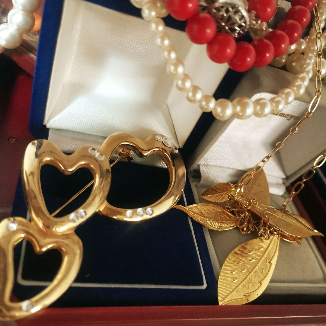 遺品整理 大量アクセサリー 刻印 指輪 金色 喜平 ネックレス ブローチ 古酒