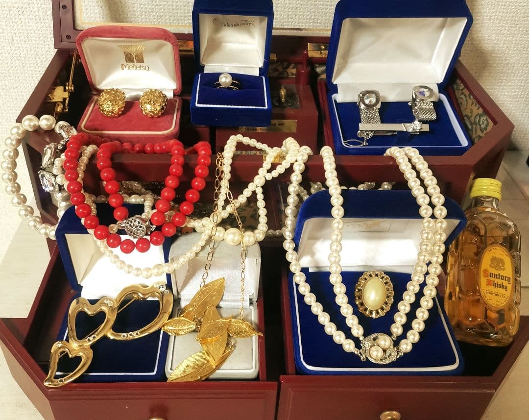遺品整理 大量アクセサリー 刻印 指輪 金色 喜平 ネックレス ブローチ 古酒