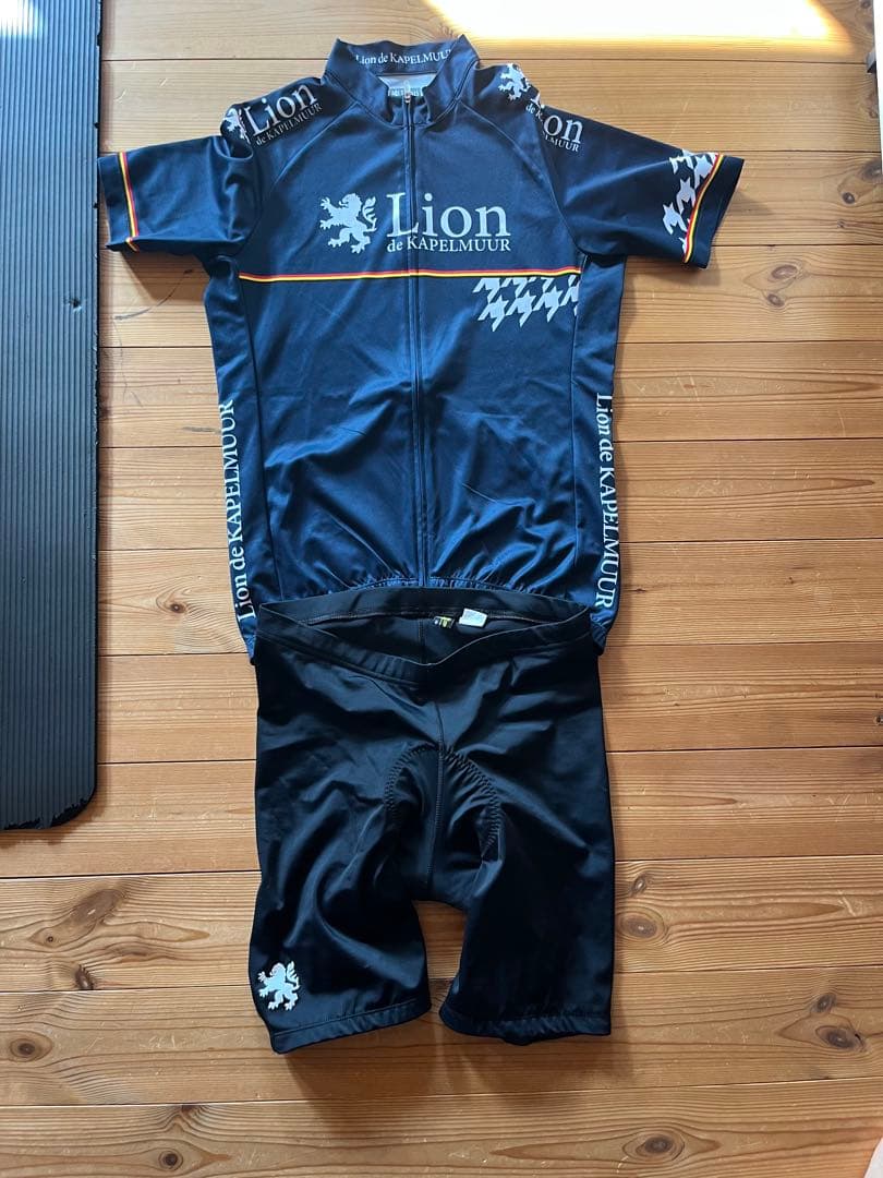 Lion de Kapelmuur サイクルジャージ 上下セット