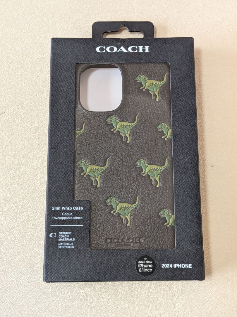 COACHコーチ iPhone16 スマホ ケース　恐竜柄 レキシー