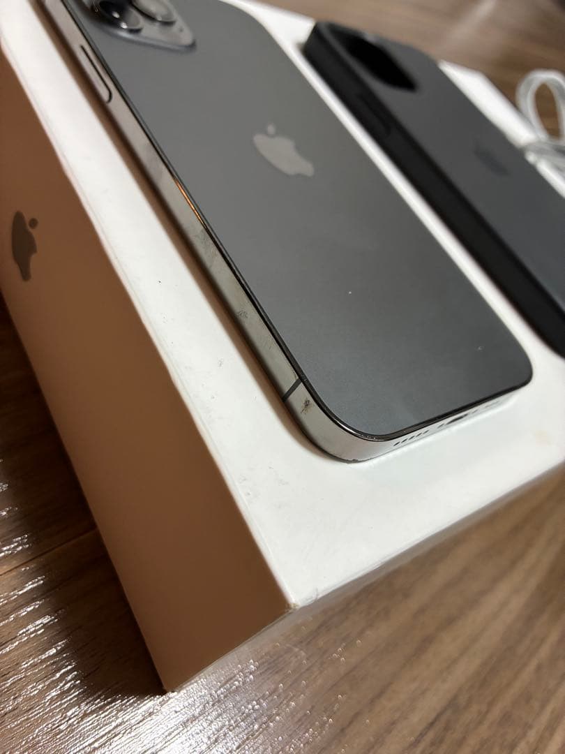 iPhone12pro グラファイト　256GB 純正ケース付