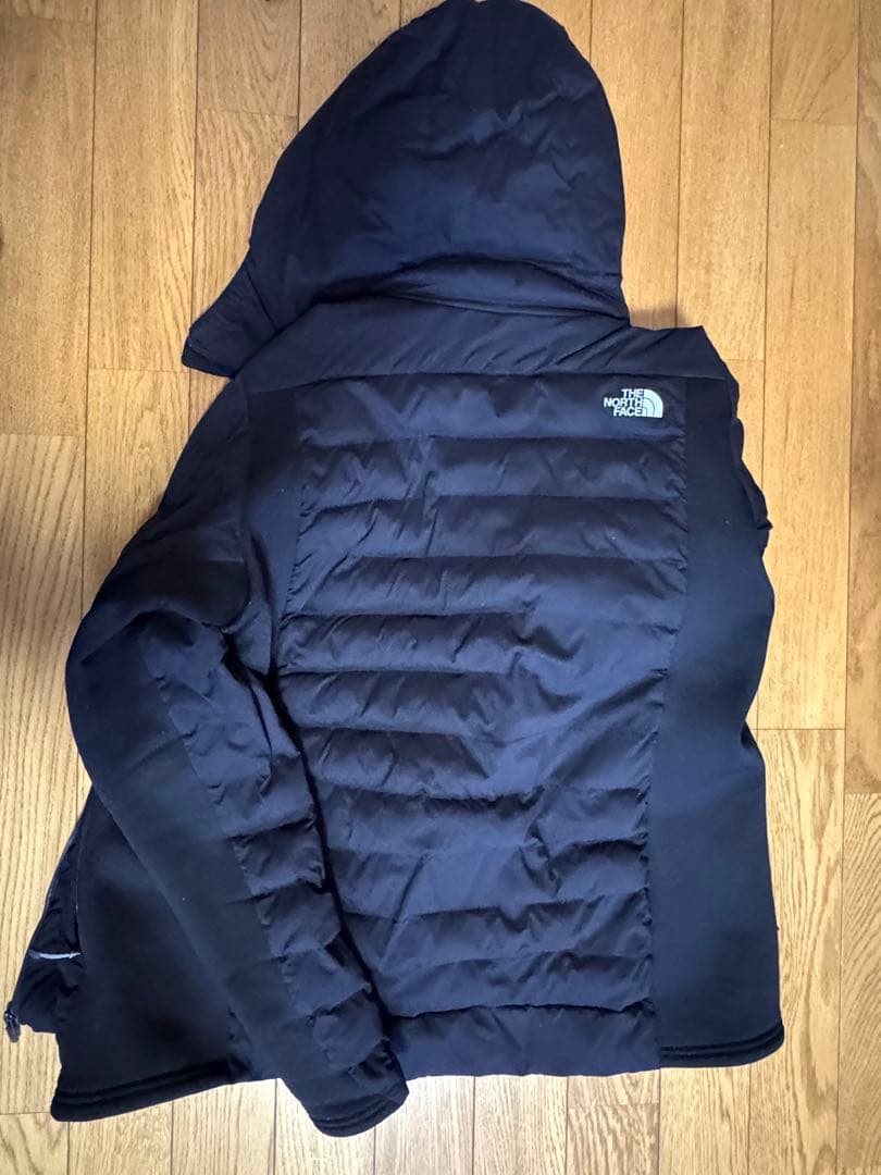 THE NORTH FACE フード付きジャケット M ブラック　化繊です。