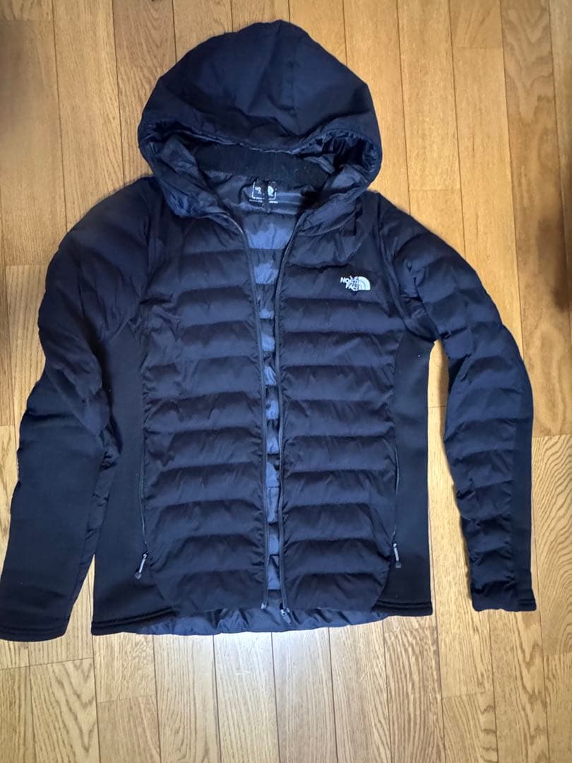 THE NORTH FACE フード付きジャケット M ブラック　化繊です。
