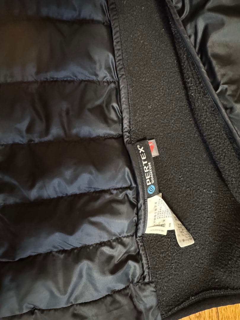 THE NORTH FACE フード付きジャケット M ブラック　化繊です。