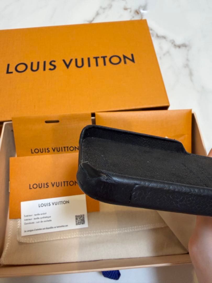 LOUIS VUITTON iPhone15pro用ケース レザー製
