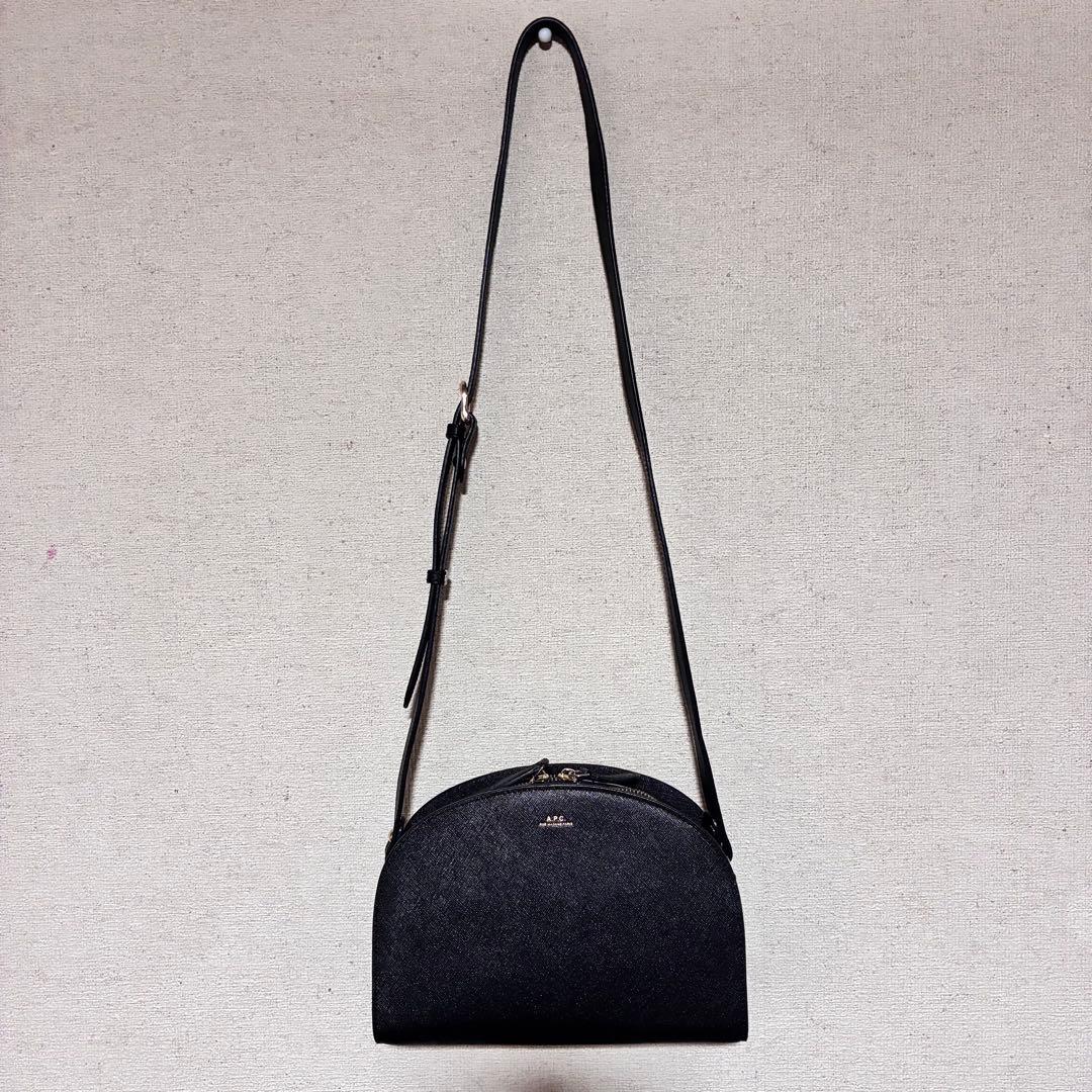 美品　A.P.C. Demi-Lune バッグ ショルダー　エンボス　黒