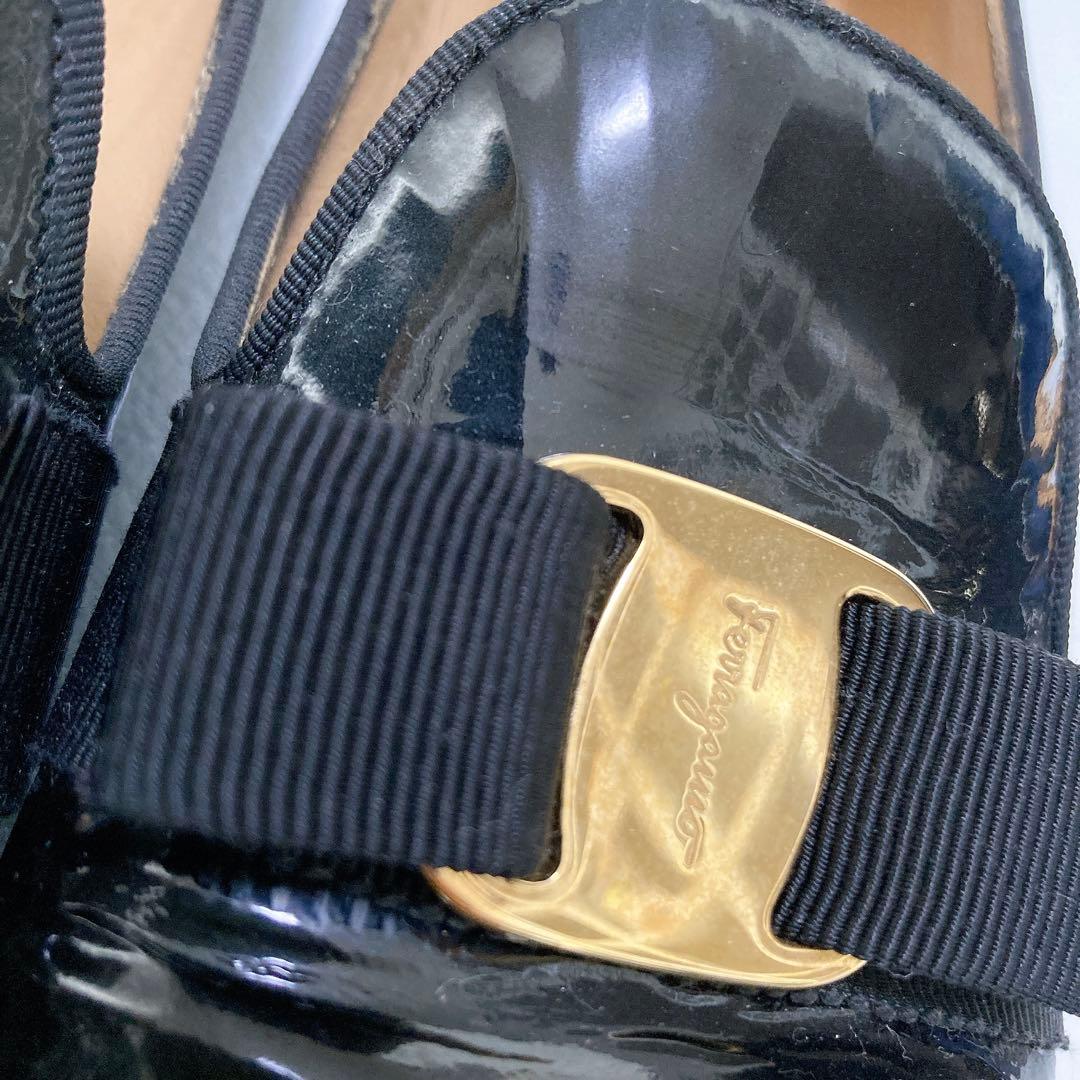 サルヴァトーレフェラガモ ヴァラリボン フラットシューズ スコッティ 黒 25