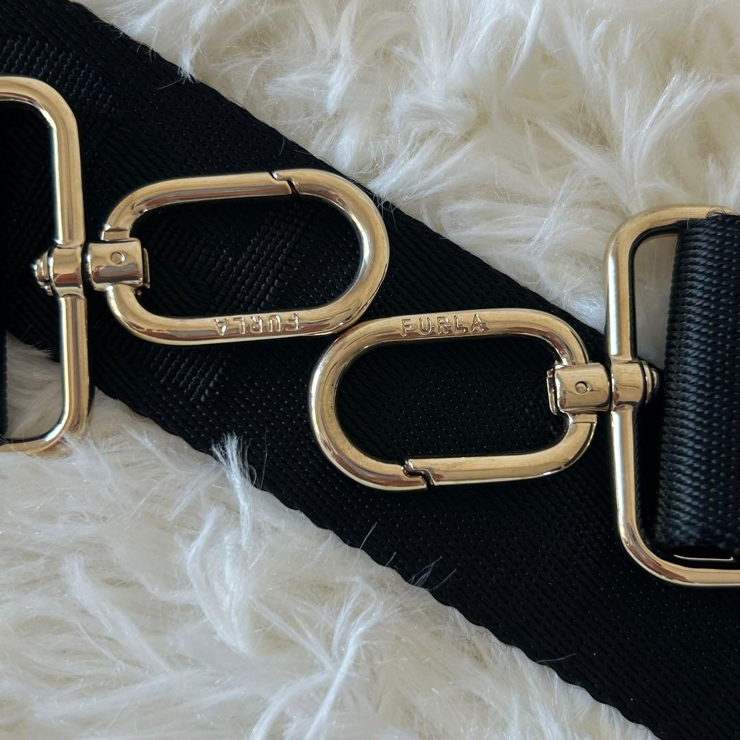 FURLA PIUMA フルラ　ピューマ　ショルダー　M ナイロンバッグ　黒