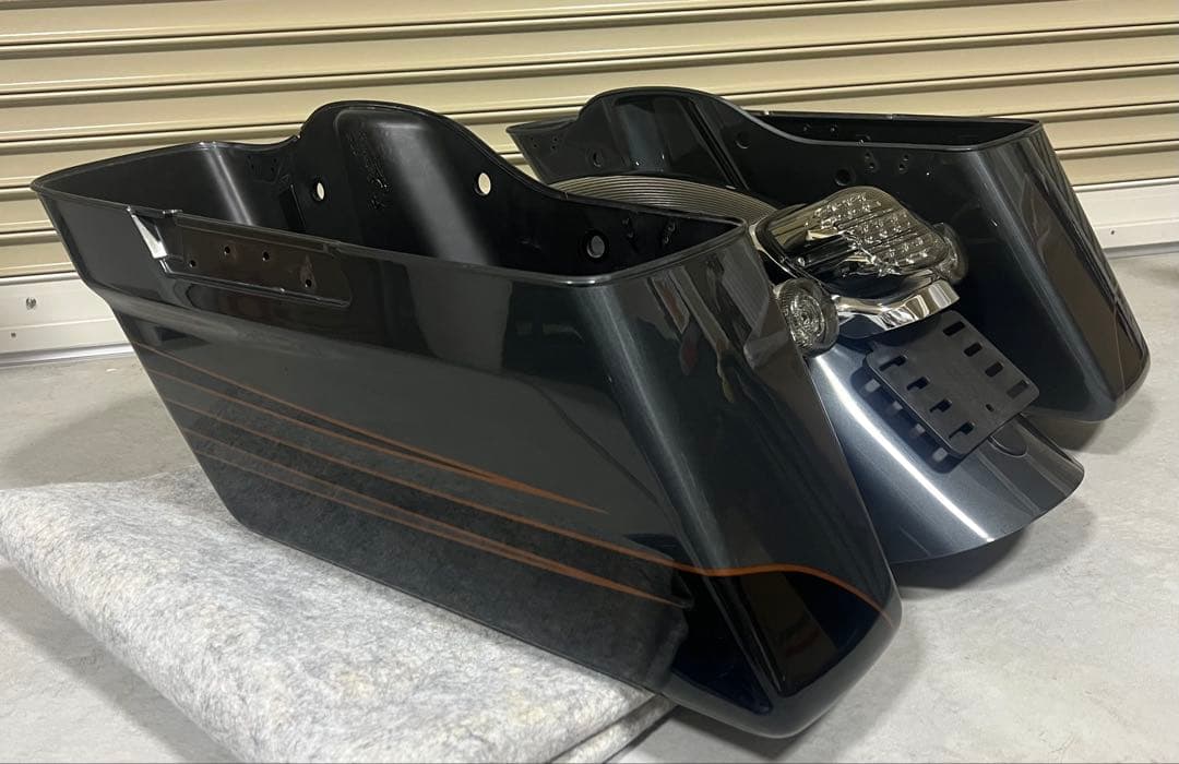 ハーレー純正 CVO サドルバック・リアフェンダー セット FLTRUSE