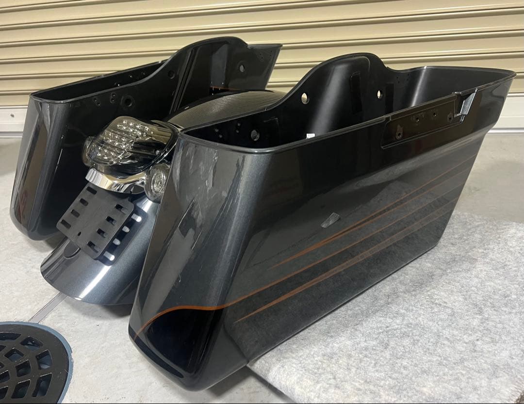 ハーレー純正 CVO サドルバック・リアフェンダー セット FLTRUSE