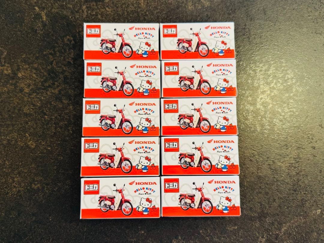 未開封 トミカ　ホンダ　ハローキティ　スーパーカブ　コラボモデル　10台セット