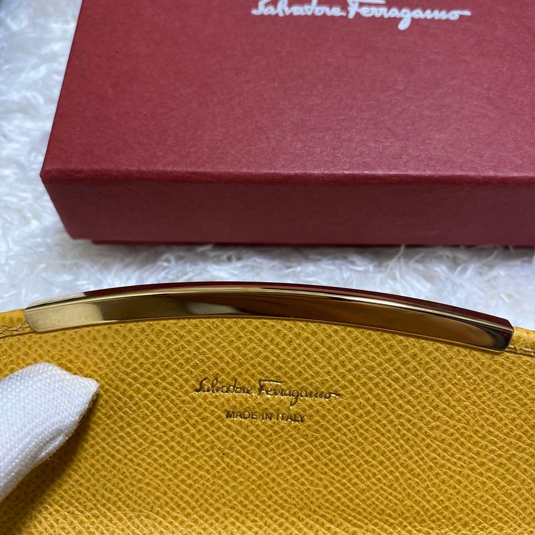 フェラガモ　キーケース　6連　ガンチーニ　美品　黄色　オレンジ　小物　箱付き