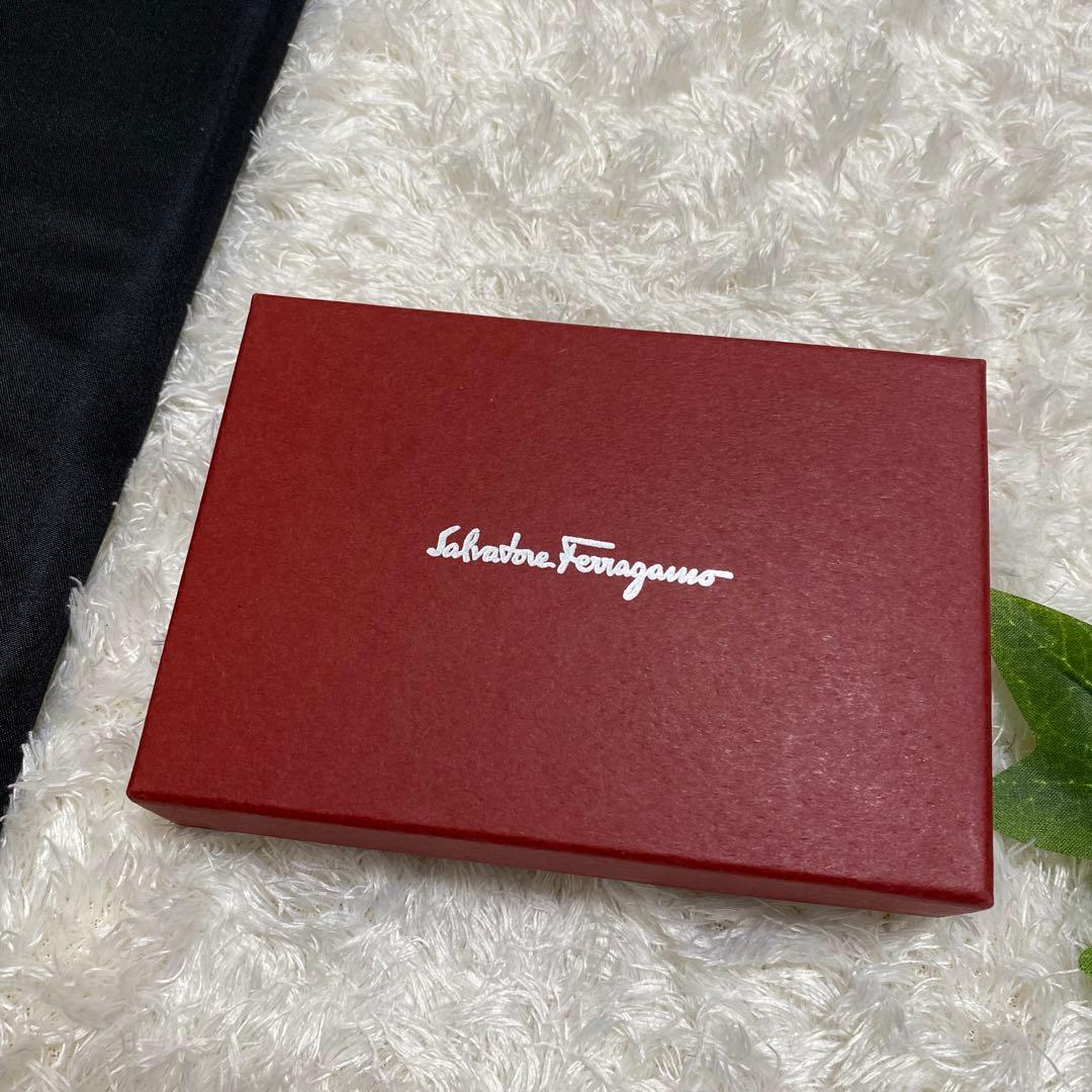 フェラガモ　キーケース　6連　ガンチーニ　美品　黄色　オレンジ　小物　箱付き