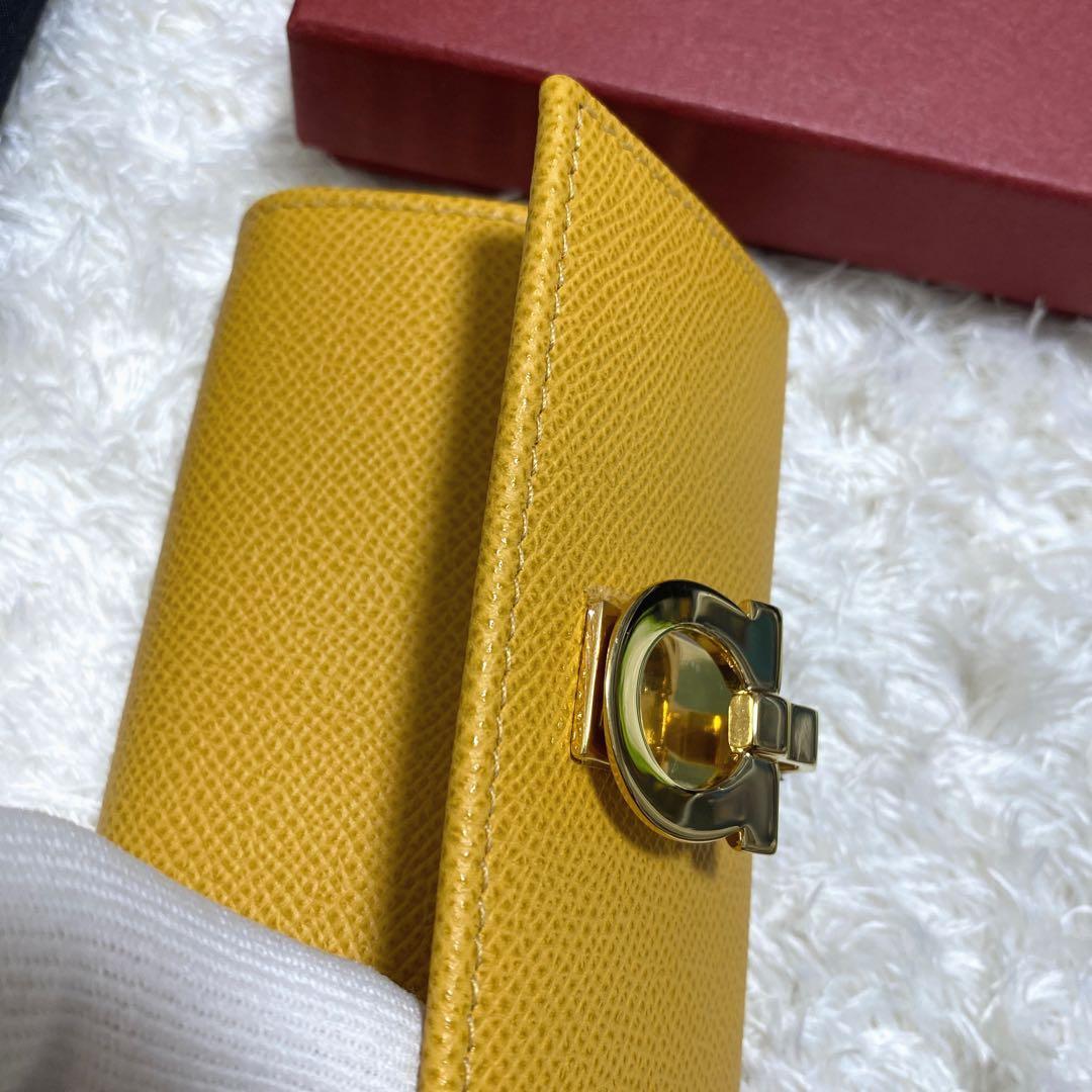 フェラガモ　キーケース　6連　ガンチーニ　美品　黄色　オレンジ　小物　箱付き