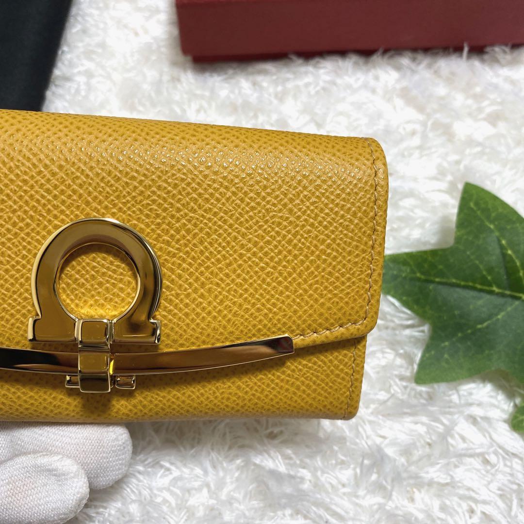 フェラガモ　キーケース　6連　ガンチーニ　美品　黄色　オレンジ　小物　箱付き